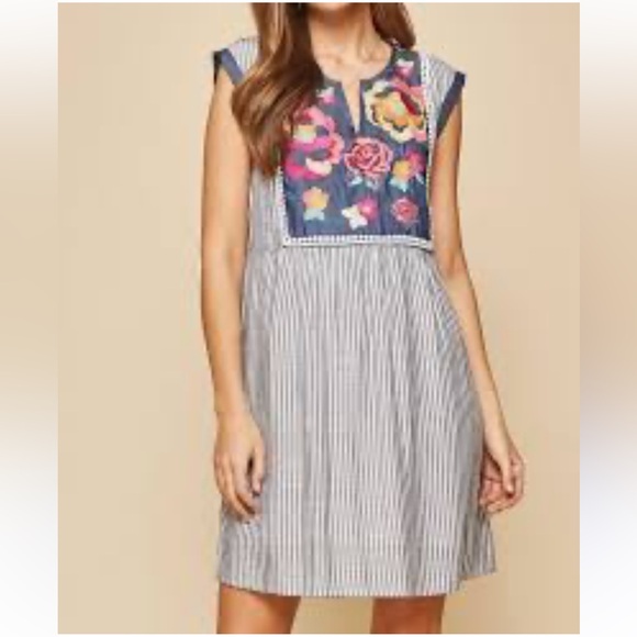 Savanna Jane Dresses & Skirts - Savannah Jane Floral Embroidered Blue Striped Sleeveless V-Neck Tunic Dress 2X